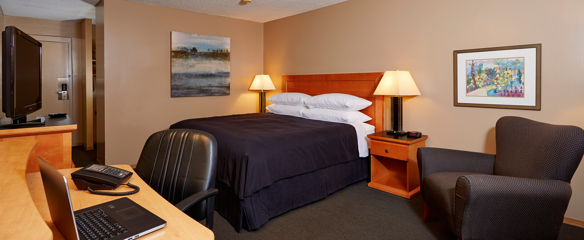 Lloydminster Hotels | Royal Hotel Lloydminster, Alberta